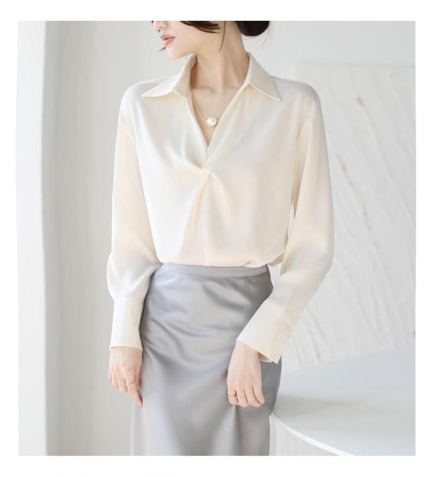 Long-Sleeve V-Neck Plain Twist Faux Pearl Chain Accent Blouse Product Image