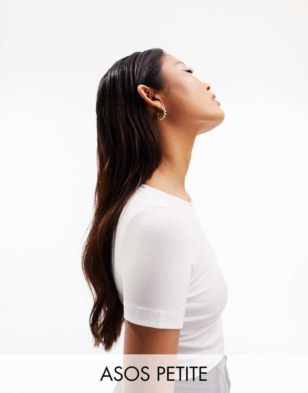 ASOS DESIGN Petite fitted crop t-shirt Product Image