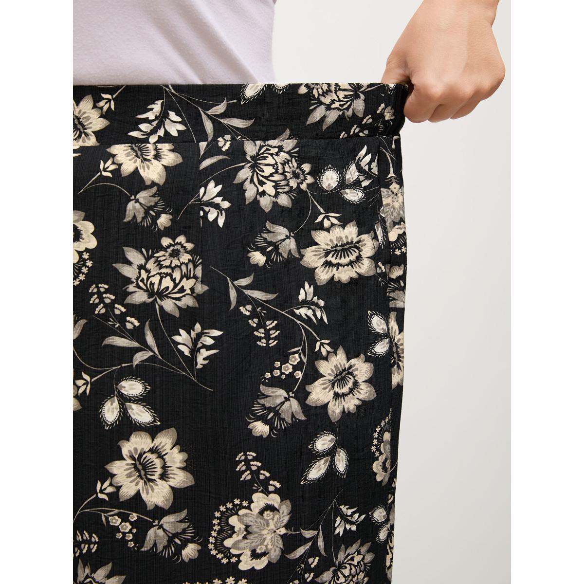 Plus Size Silhouette Floral Print Wide-Leg Pants Women BlackFlower Wide Leg Mid Rise Work Pants BloomChic 30/6X Product Image