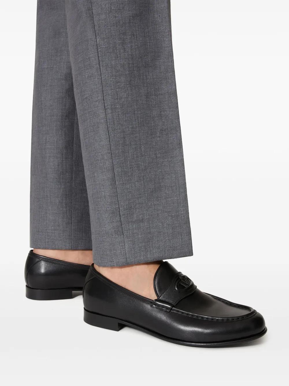 VLogo Signature leather loafers Product Image