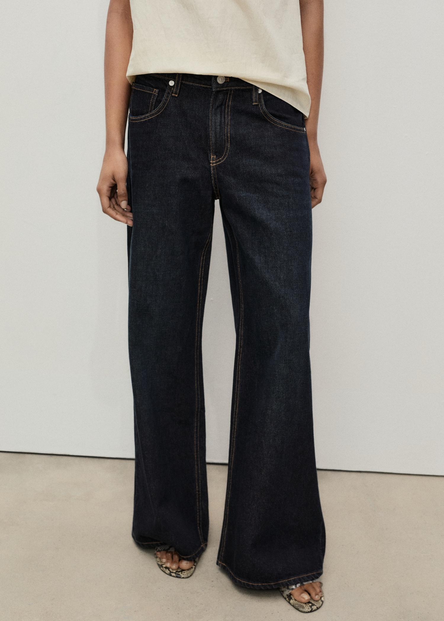 Low-rise rinse-wash wideleg jeans - Women | MANGO USA Product Image