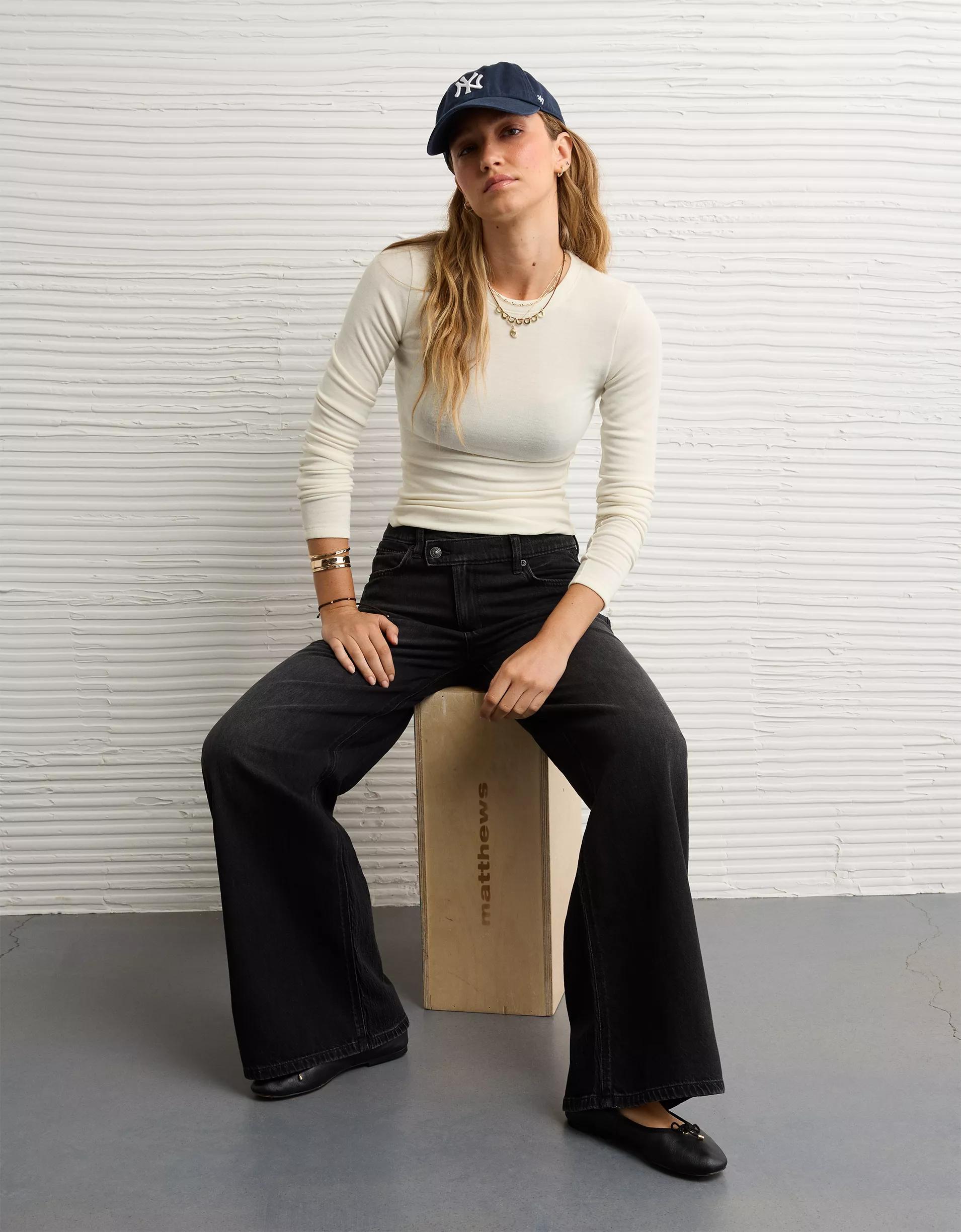 AE Long Sleeve Cozy Crewneck T-Shirt Product Image
