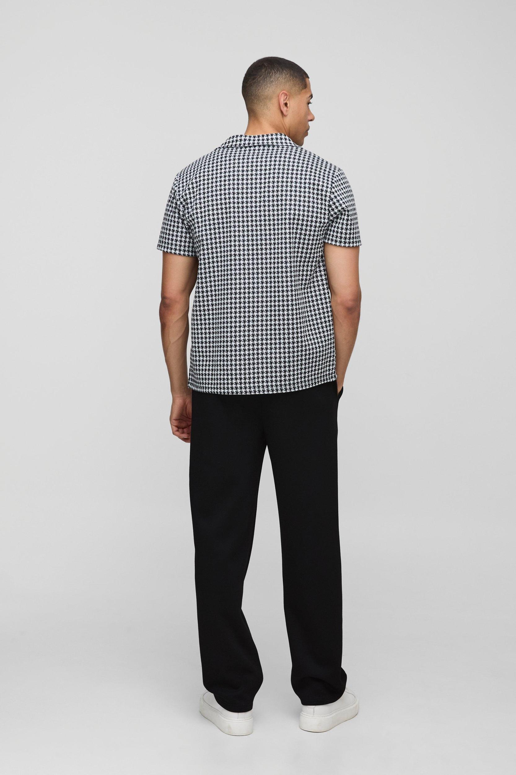 Houndstooth Regular Revere Short Sleeve Shirt | boohooMAN USA Product Image
