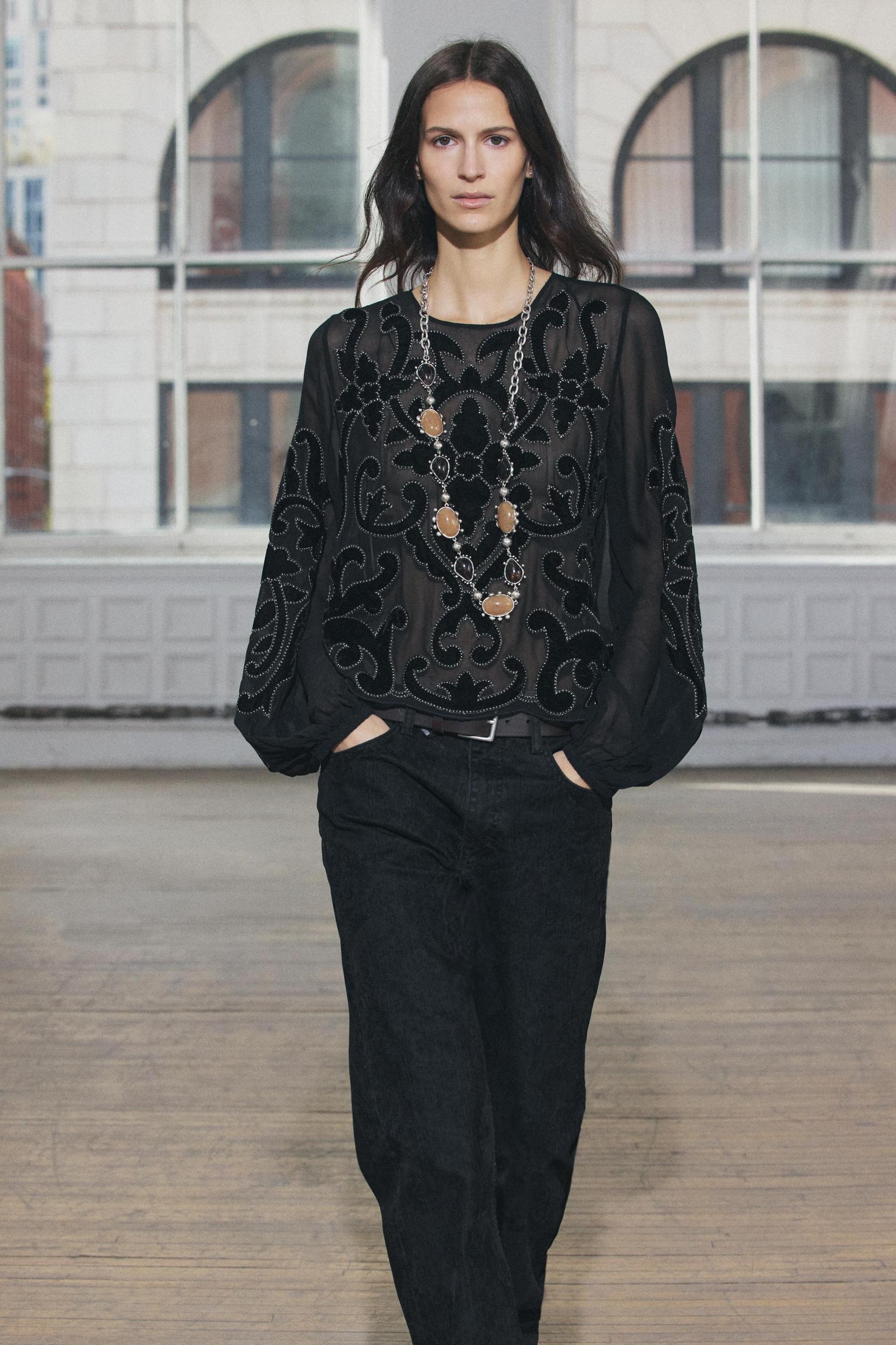 EMBROIDERED VELVET BLOUSE ZW COLLECTION Product Image
