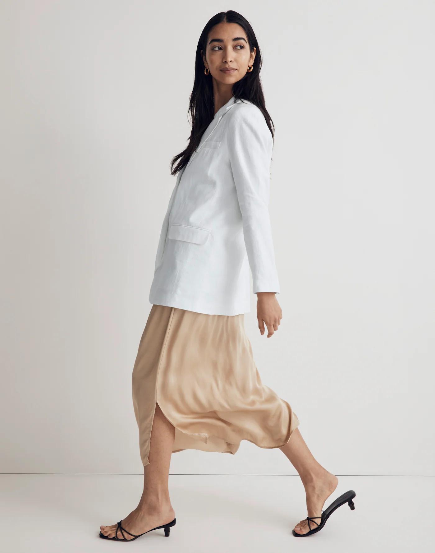 The Petite Larsen Blazer in 100% Linen Product Image