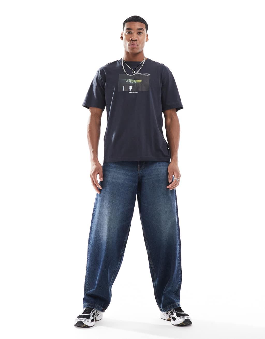 ONLY & SONS T-shirt with photo print in navy Product Image
