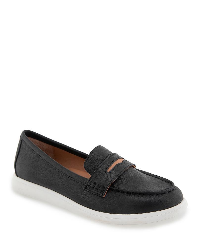 Gentle Souls by Kenneth Cole Womens Bailey Loafer Flats Product Image