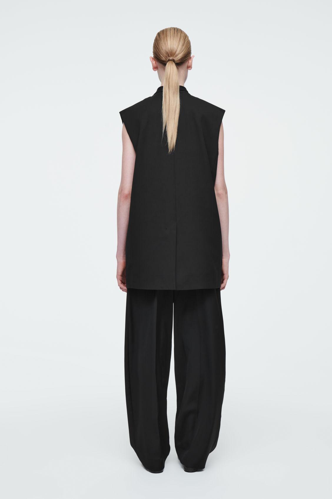 THE FLUID BARREL-LEG PANTS Product Image