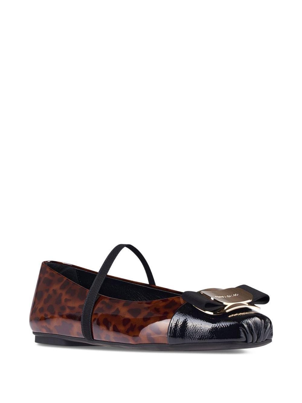 Vara Plate patent-leather ballet flats Product Image