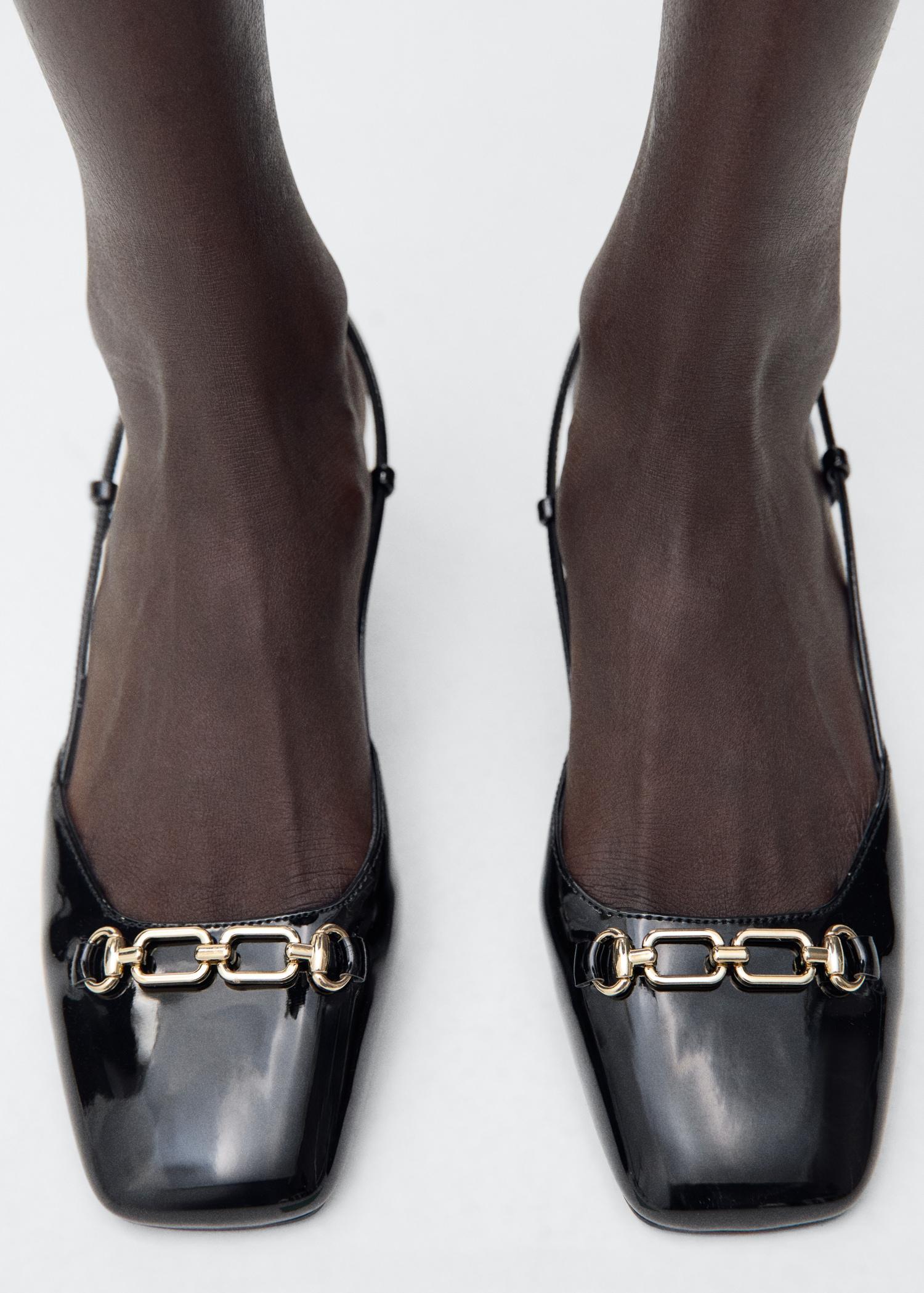 Heeled shoes with link detail - Women | MANGO USA Product Image
