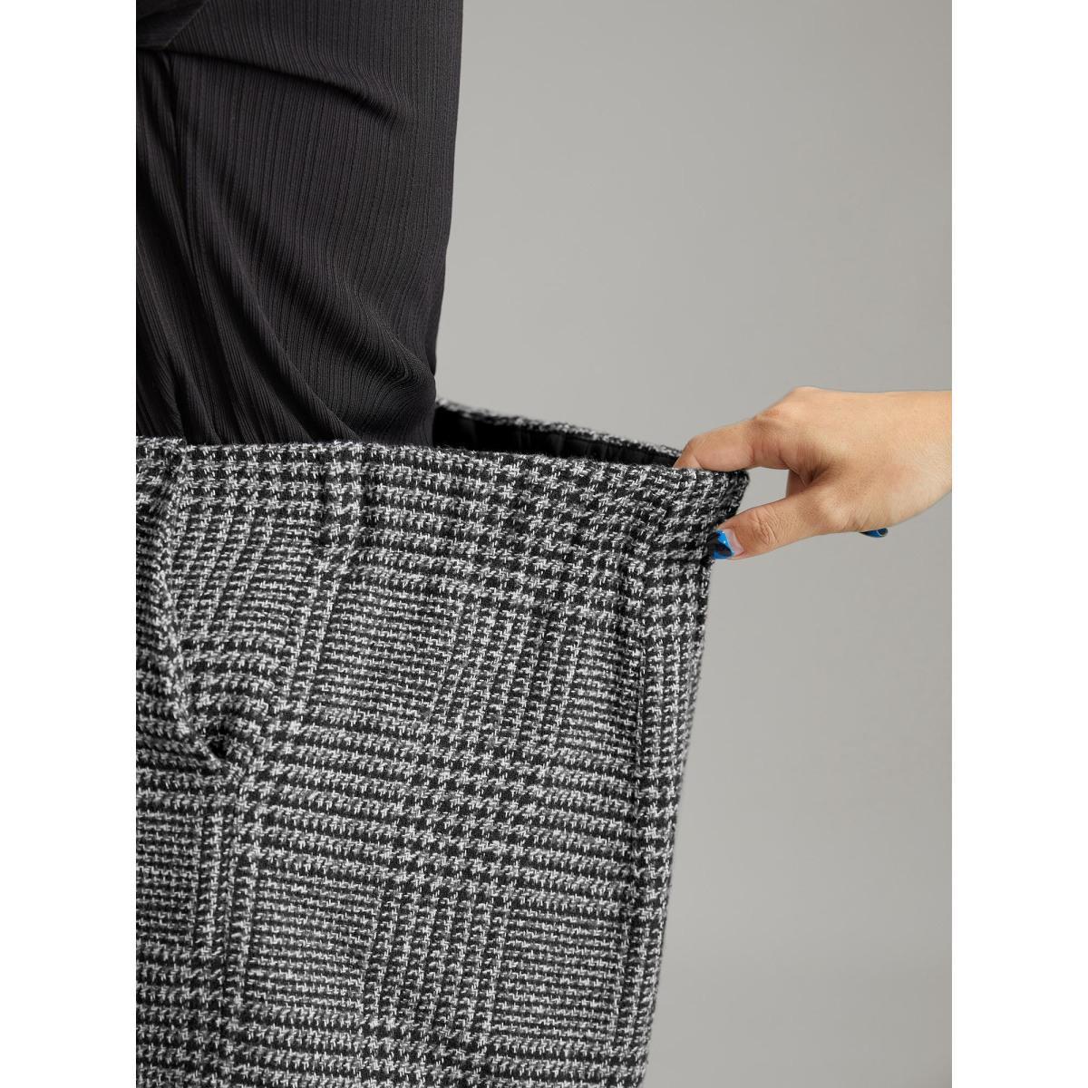 Plus Size Gingham Brushed Pocket Elastic Waist Shorts Women Black Office Lined Work Shorts BloomChic 30/6X Product Image