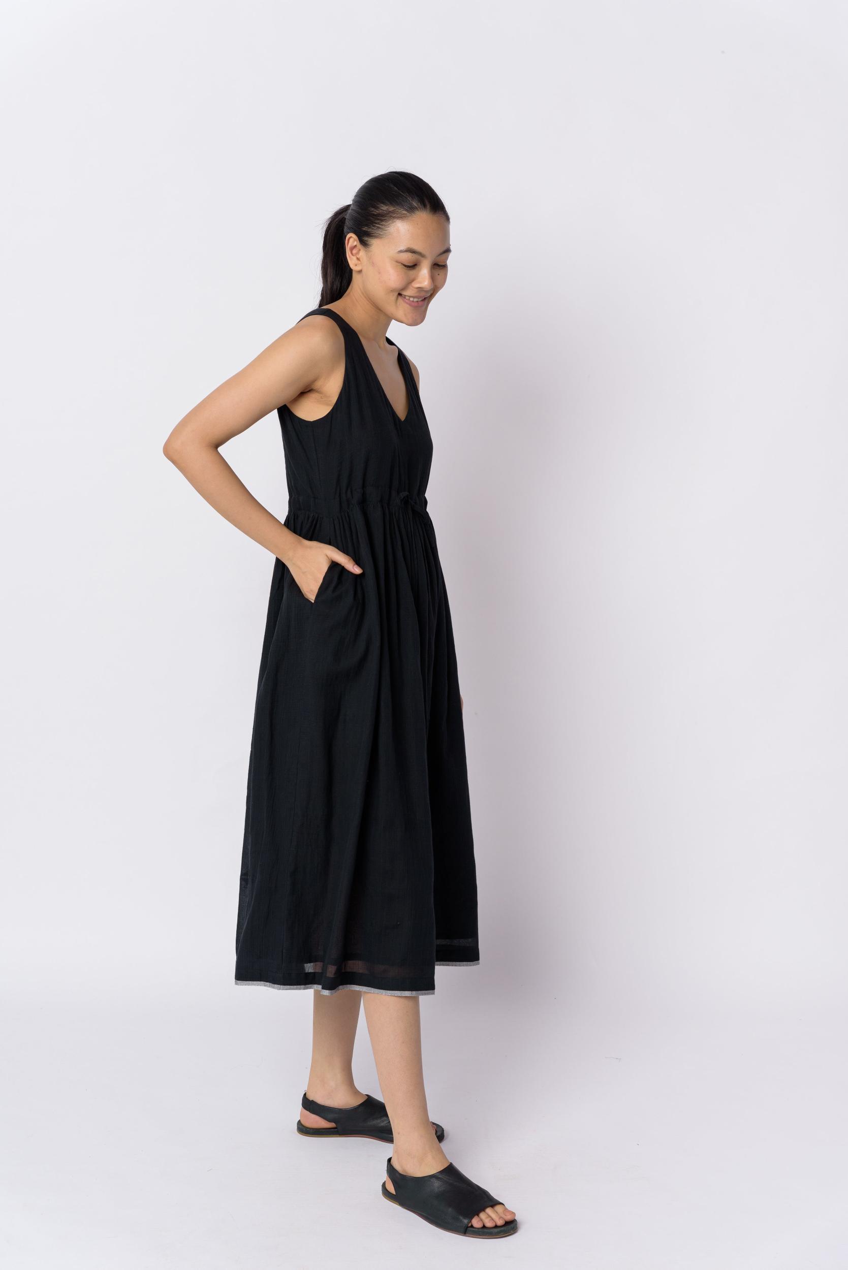 Black front tie-up dress Product Image