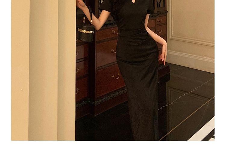 Short-Sleeve Jacquard Frog Buttoned Slit Satin Midi Sheath Qipao Product Image