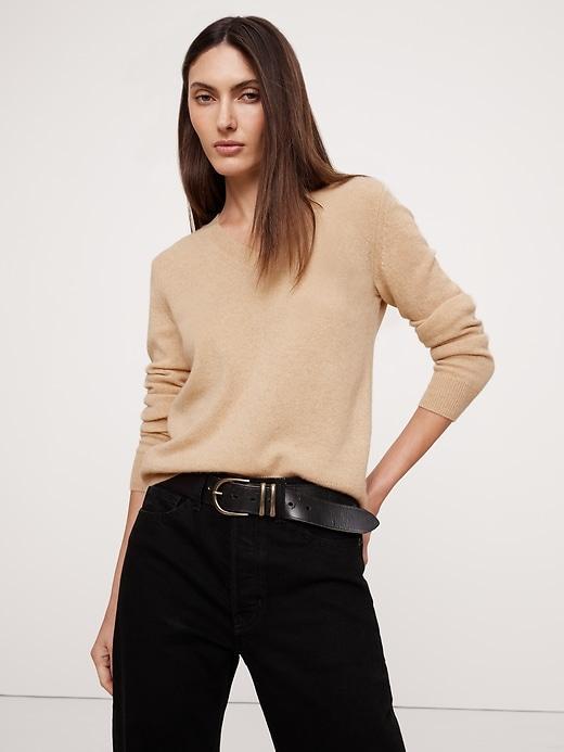 Lightweight Cashmere V-Neck Sweater Product Image