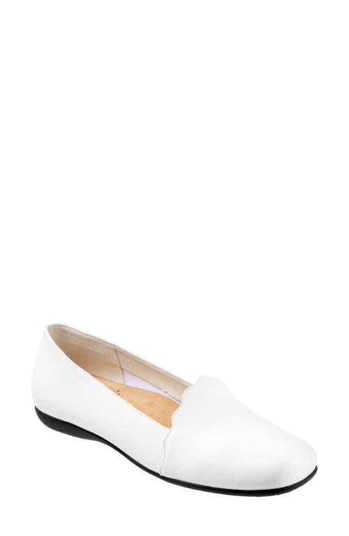 Trotters Sage Patent Scalloped Detail Slip Product Image