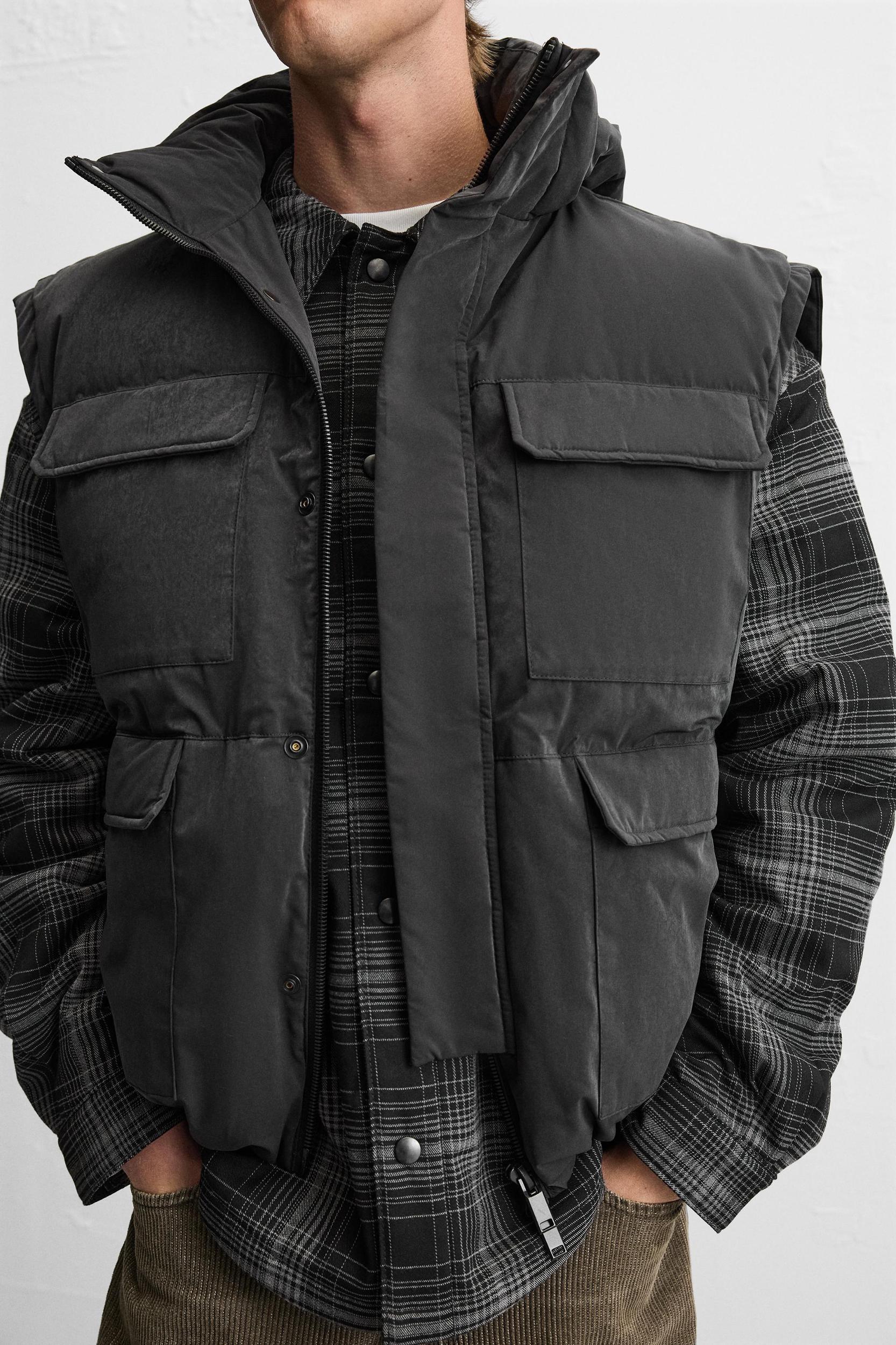 WATER REPELLENT PUFFER VEST Product Image
