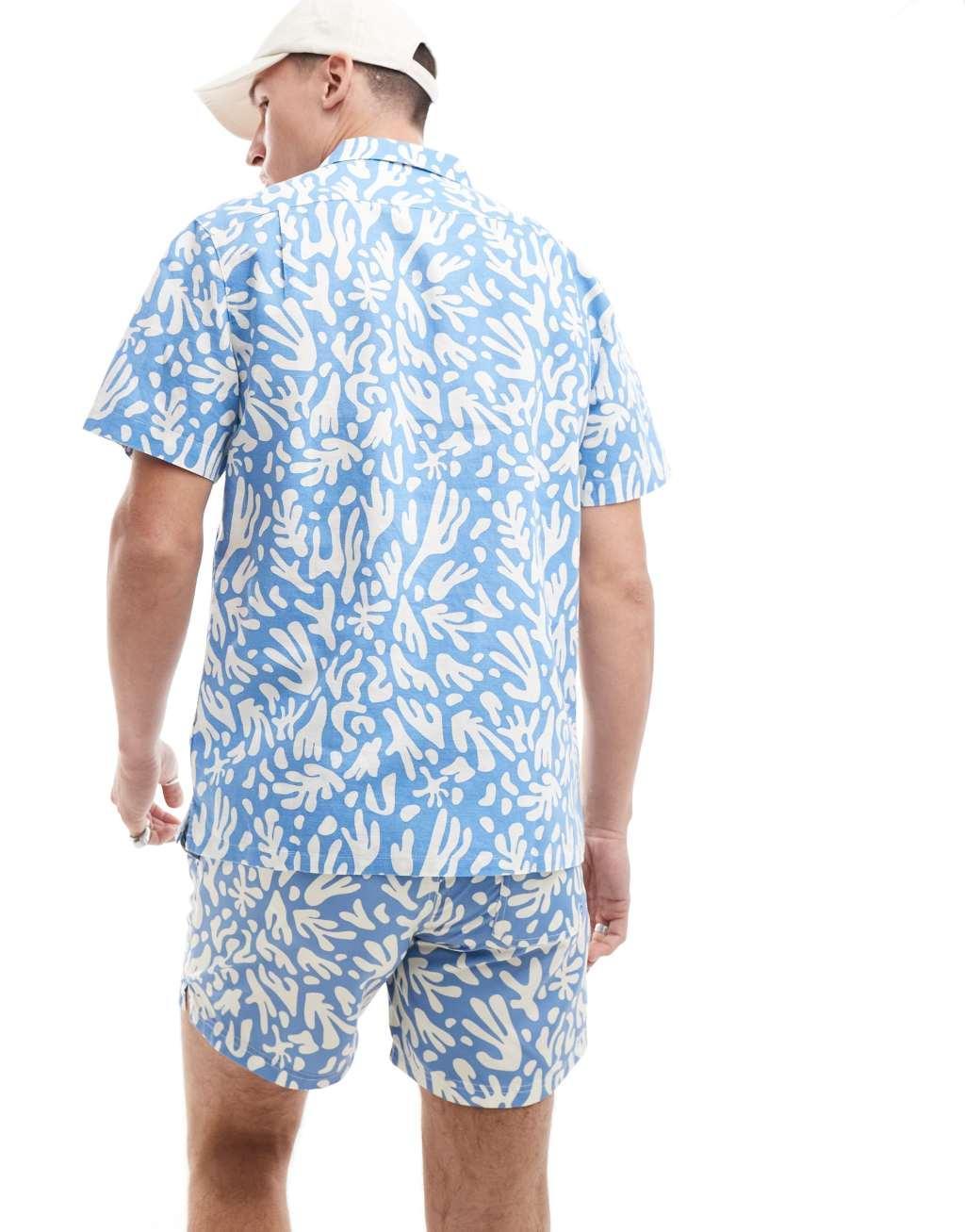 Farah printed short sleeve shirt in blue Product Image