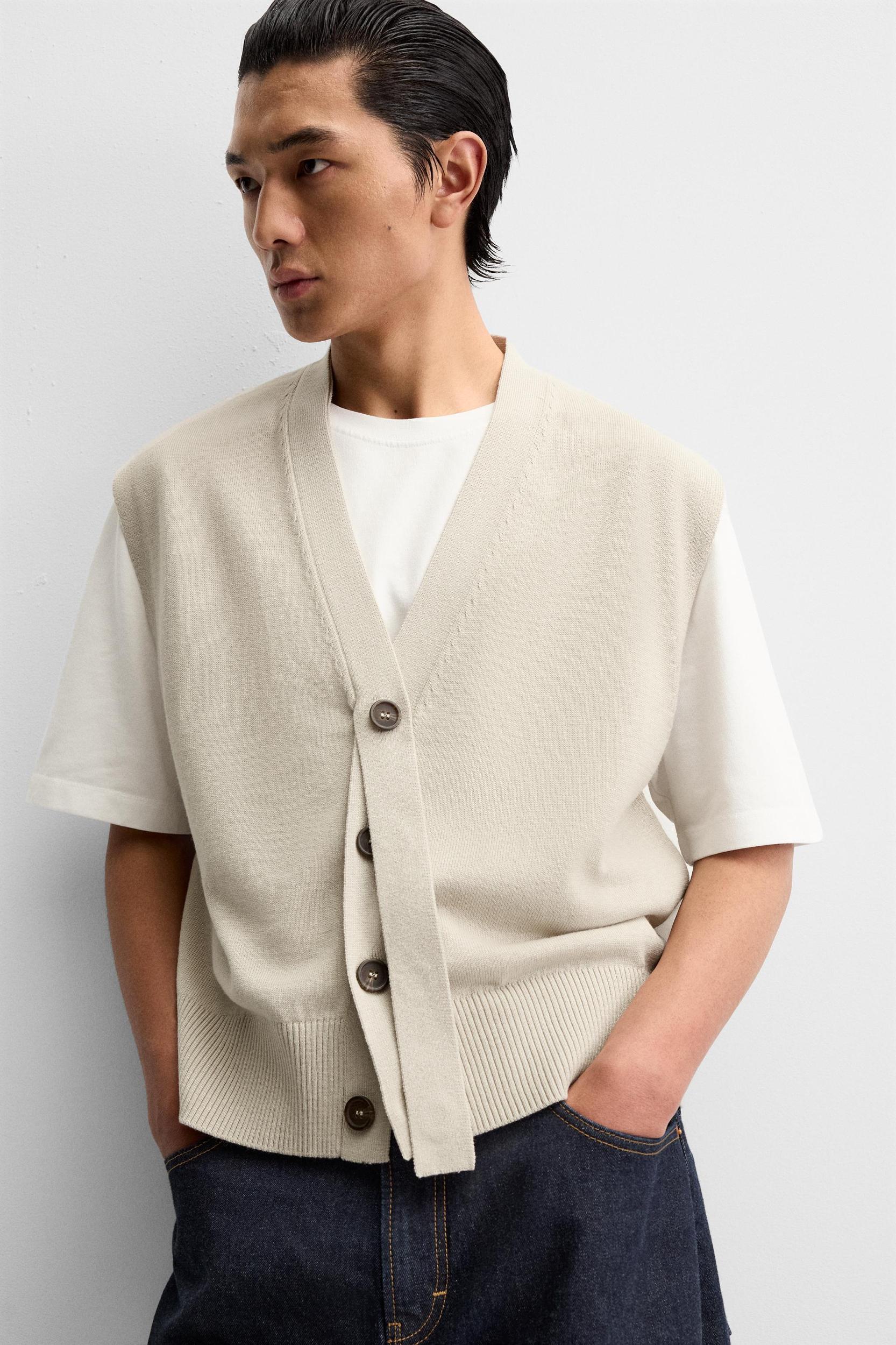 RIBBON KNIT VEST Product Image