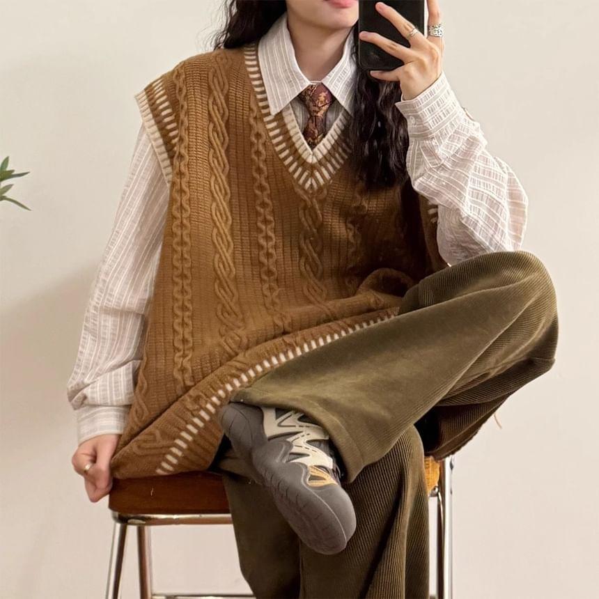 Cap-Sleeve V-Neck Contrast Trim Sweater Vest Product Image