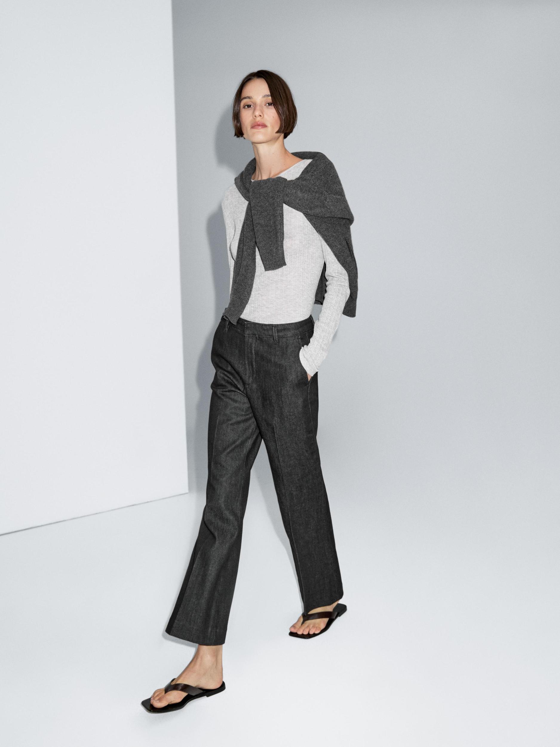 Mid-rise bell bottom jeans Product Image