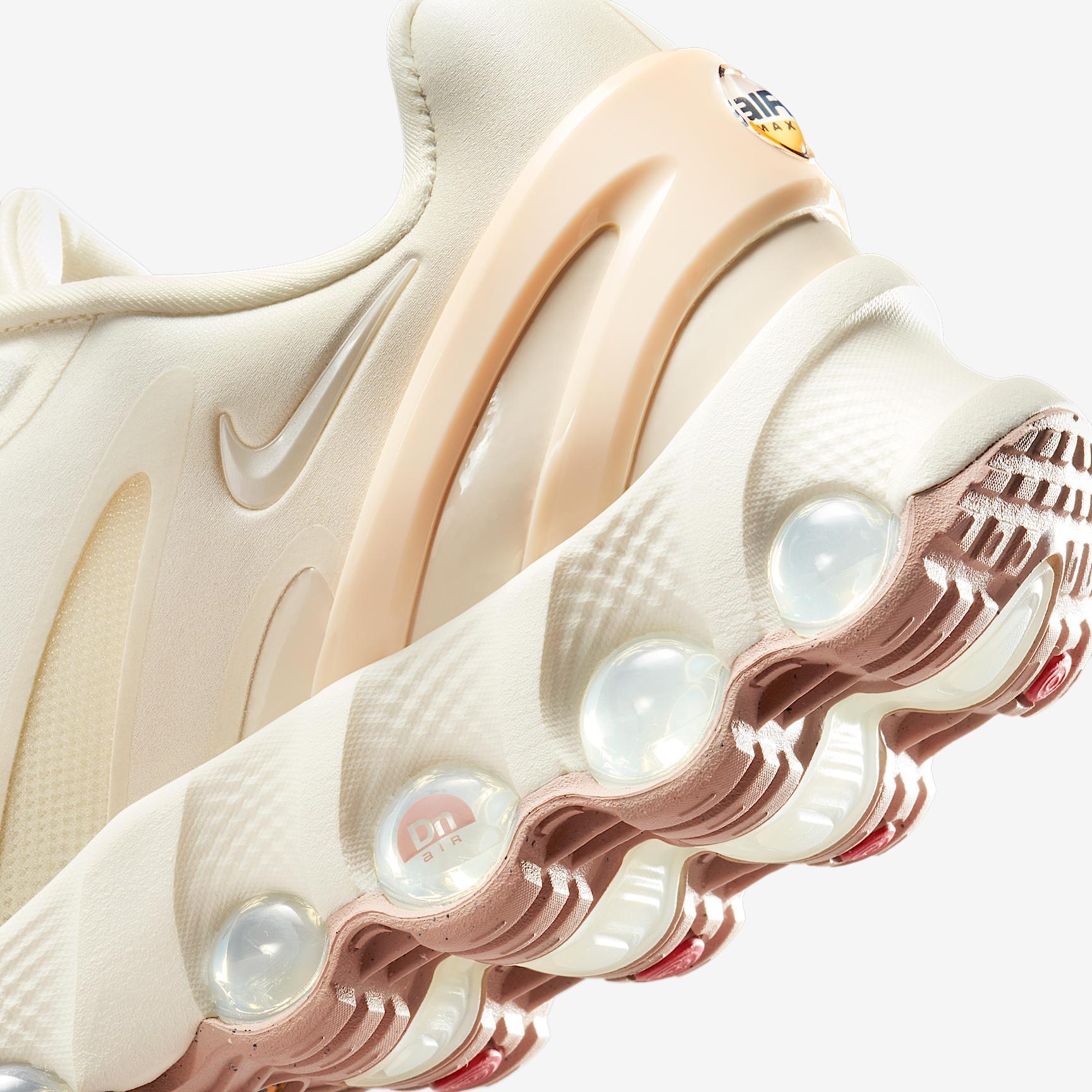 Nike Women's Air Max Dn8 Shoes Product Image