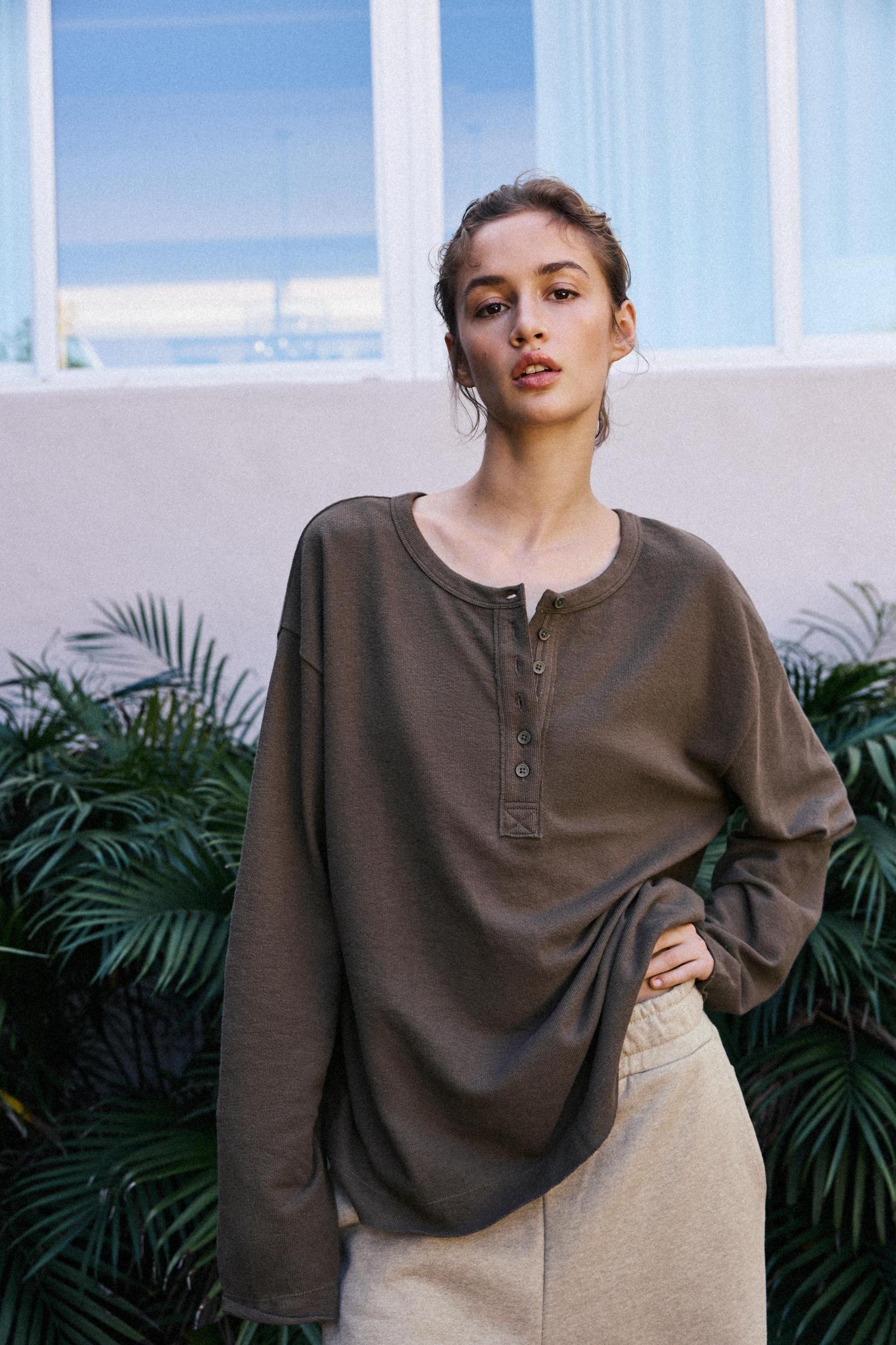 T-SHIRT WITH BUTTONS Product Image