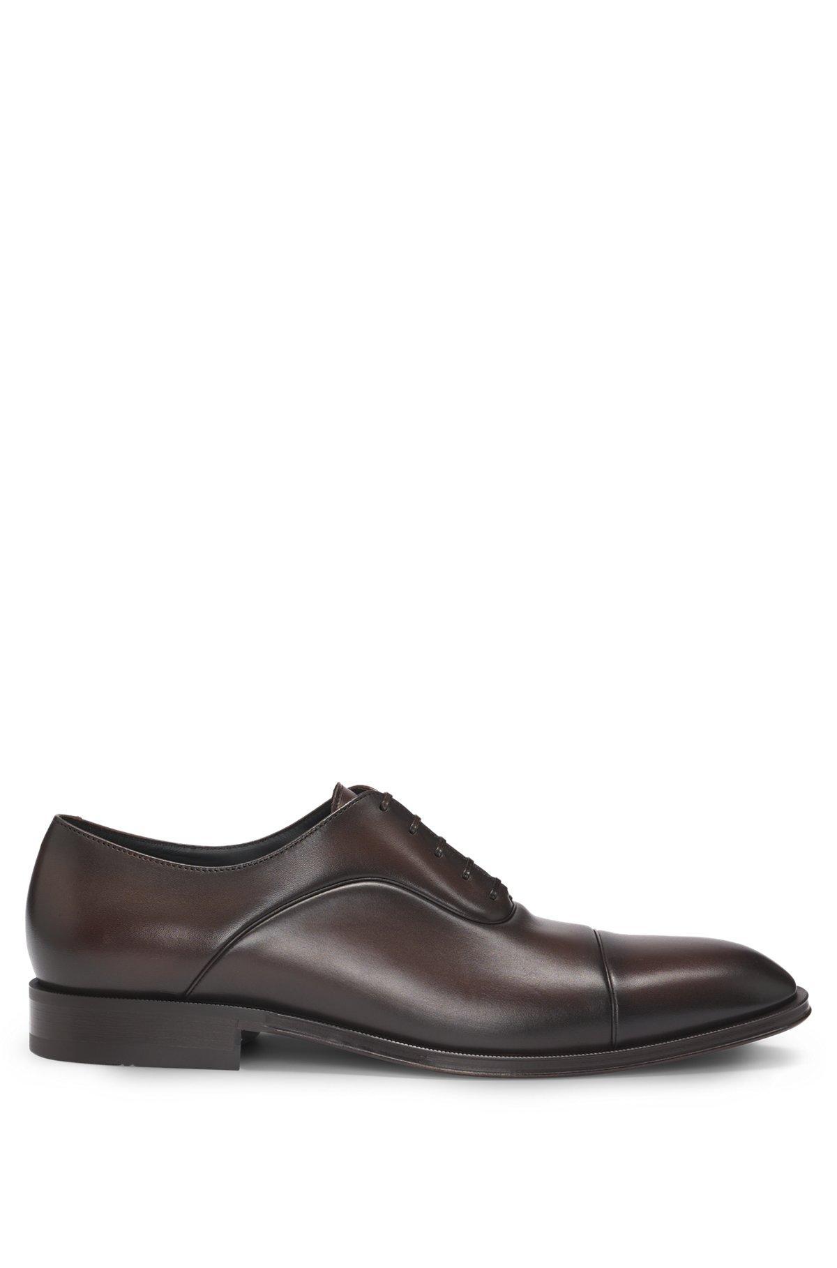 Captoe Oxford shoes in smooth leather Product Image