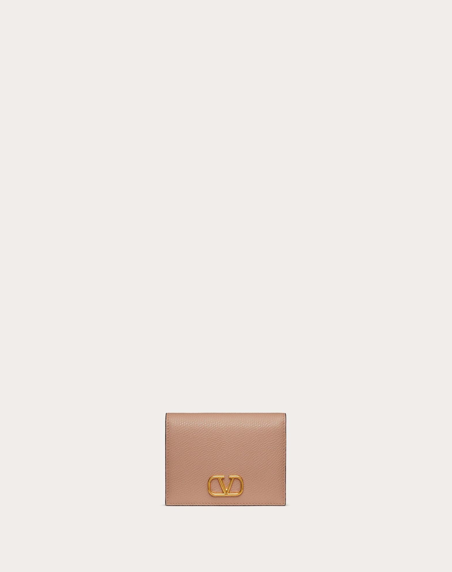 COMPACT VLOGO SIGNATURE GRAINY CALFSKIN WALLET Product Image
