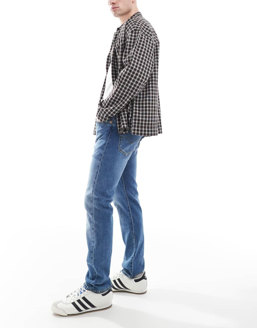 Levi's 502 tapered fit jeans in mid wash Product Image