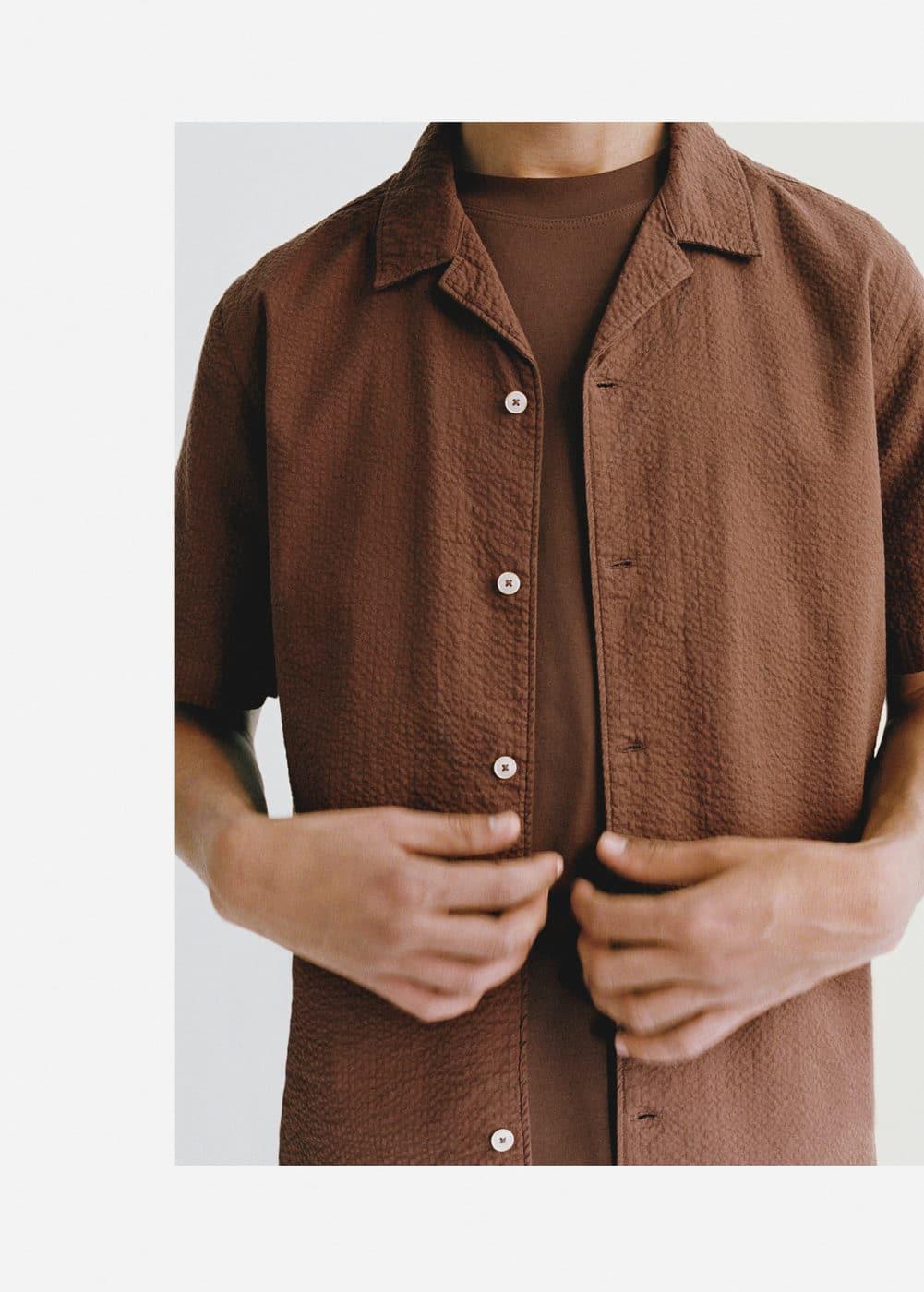 Regular-fit 100% seersucker cotton shirt - Men | MANGO USA Product Image