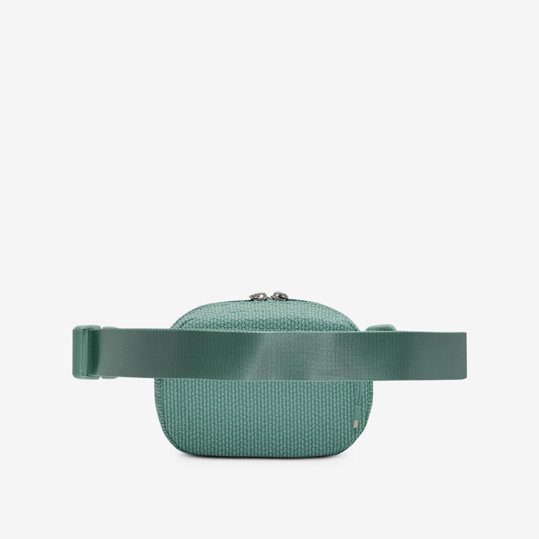 Nike Aura Crossbody Bag (2L) Product Image