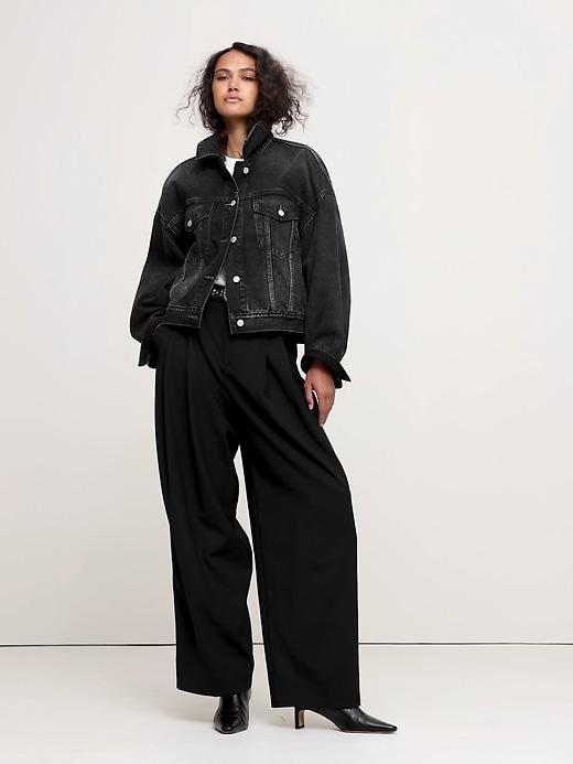 The 90S Denim Trucker Jacket Product Image