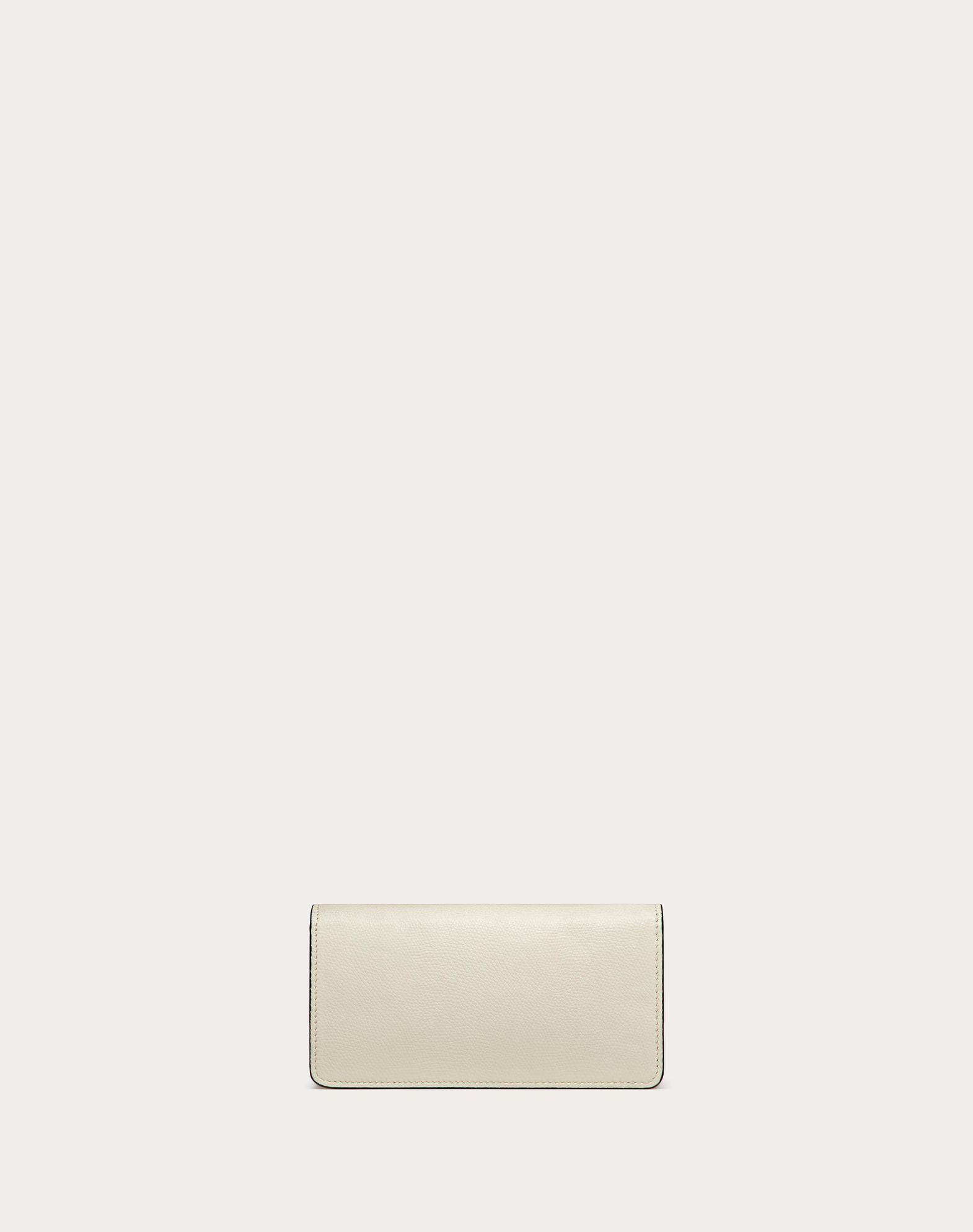 UPTOWN CHAIN WALLET IN GRAIN DE POUDRE EMBOSSED LEATHER Product Image