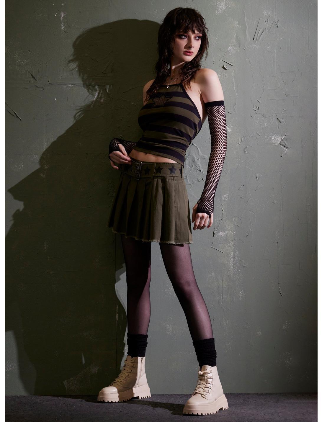 Social Collision Green Star Grommet Pleated Skirt Product Image