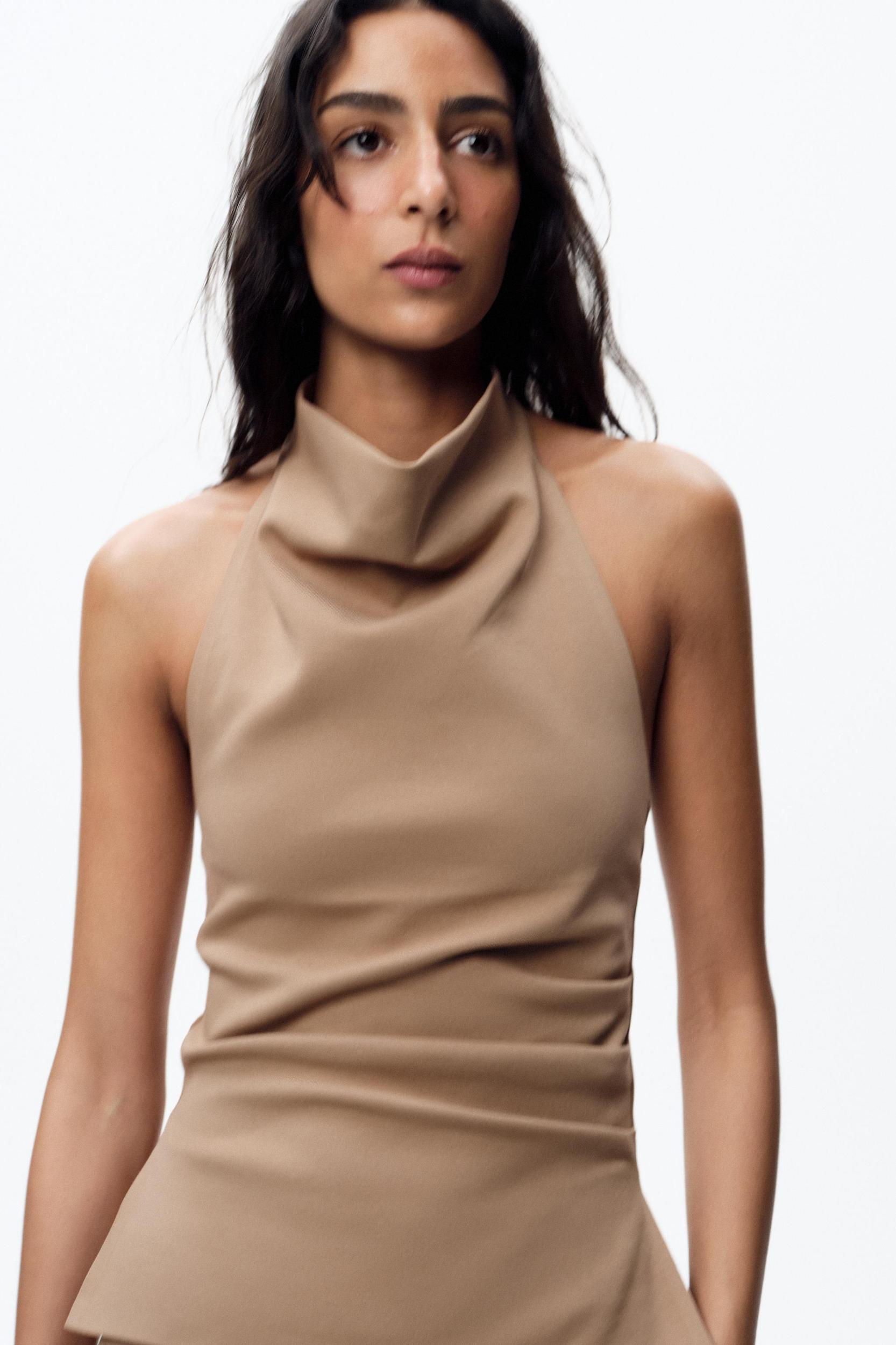 HALTER TOP Product Image