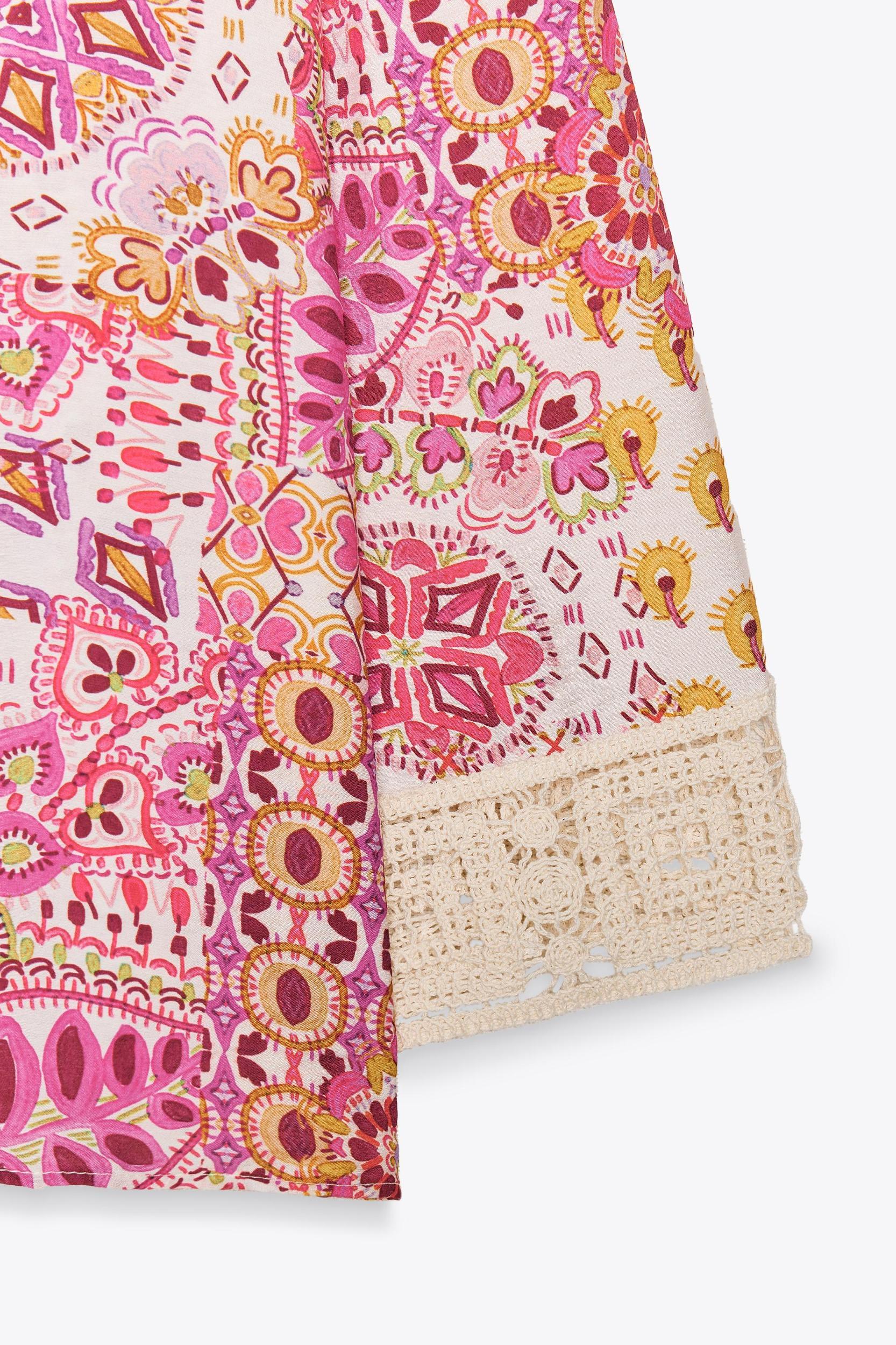 PRINTED BLOUSE WITH GUIPURE LACE SLEEVES Product Image