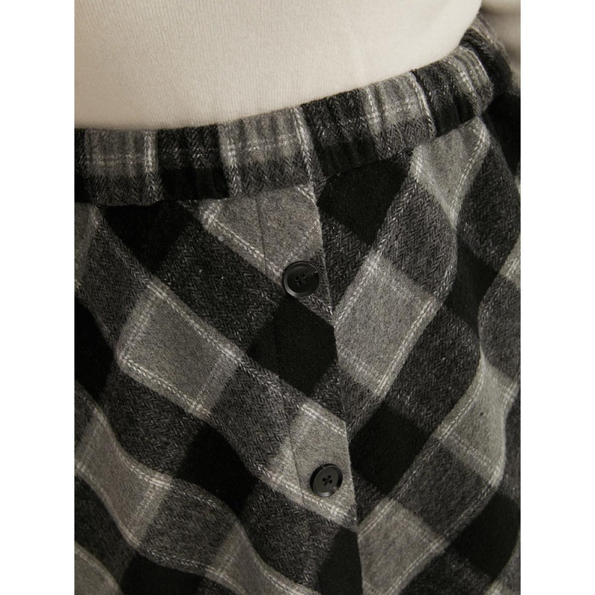 Plus Size Plaid Button Detail Pocket Skirt Women Black Office Elastic Waist No stretch Pocket Work Skirts BloomChic 14-16/1X Product Image