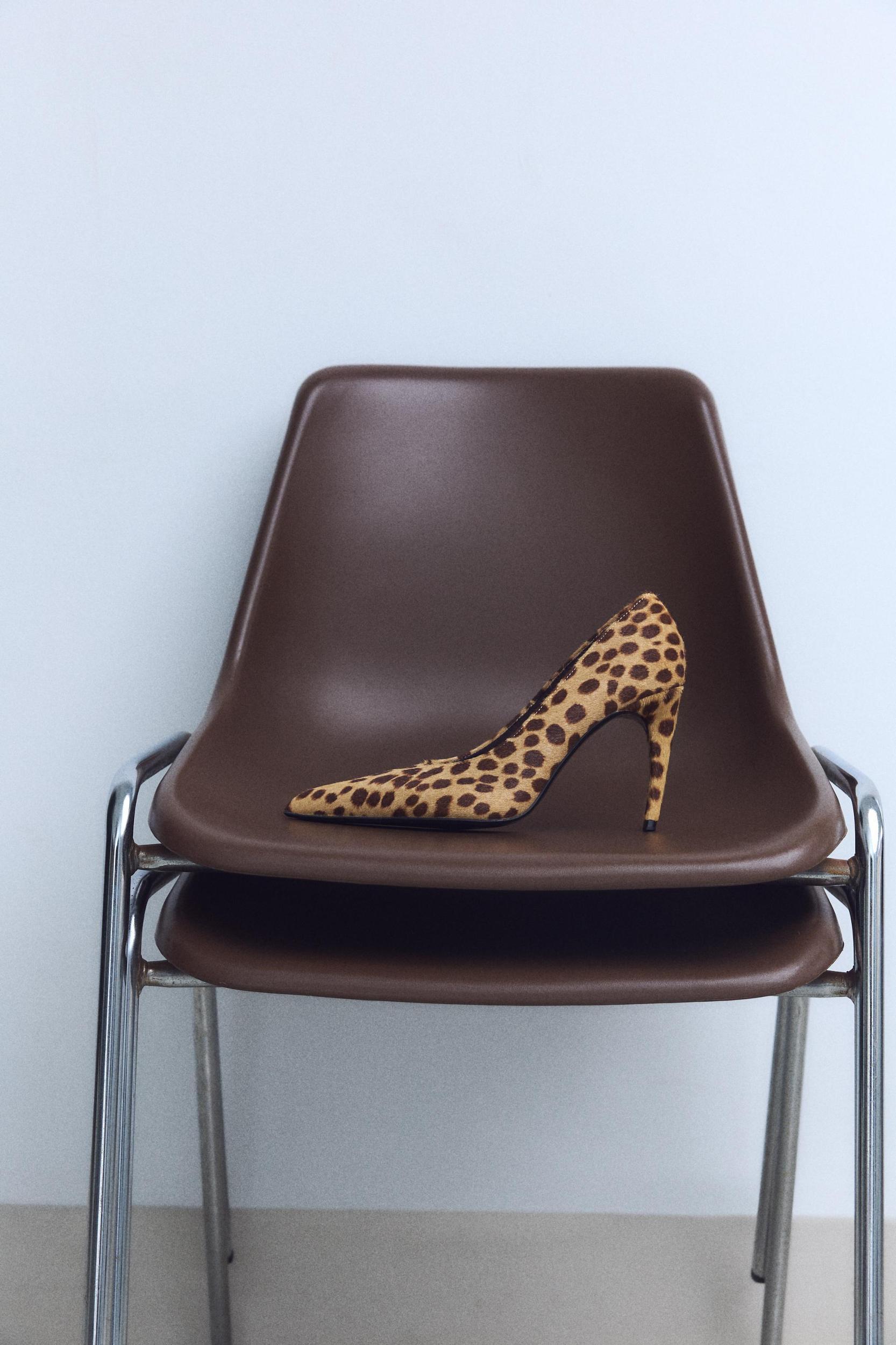 LEATHER HEELS Product Image