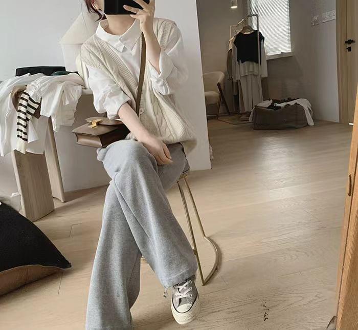 V-Neck Plain Cable-Knit Sweater Vest Product Image