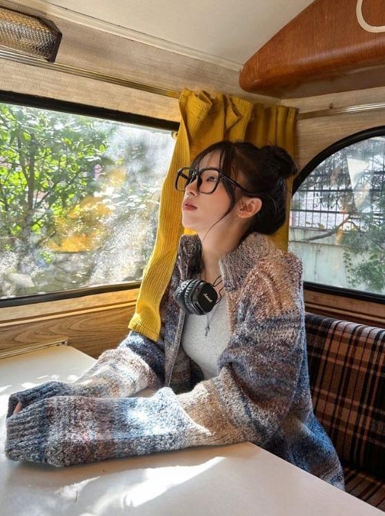 Long Sleeve Stand Collar Gradient Loose-Fit Zip-Up Cardigan Product Image