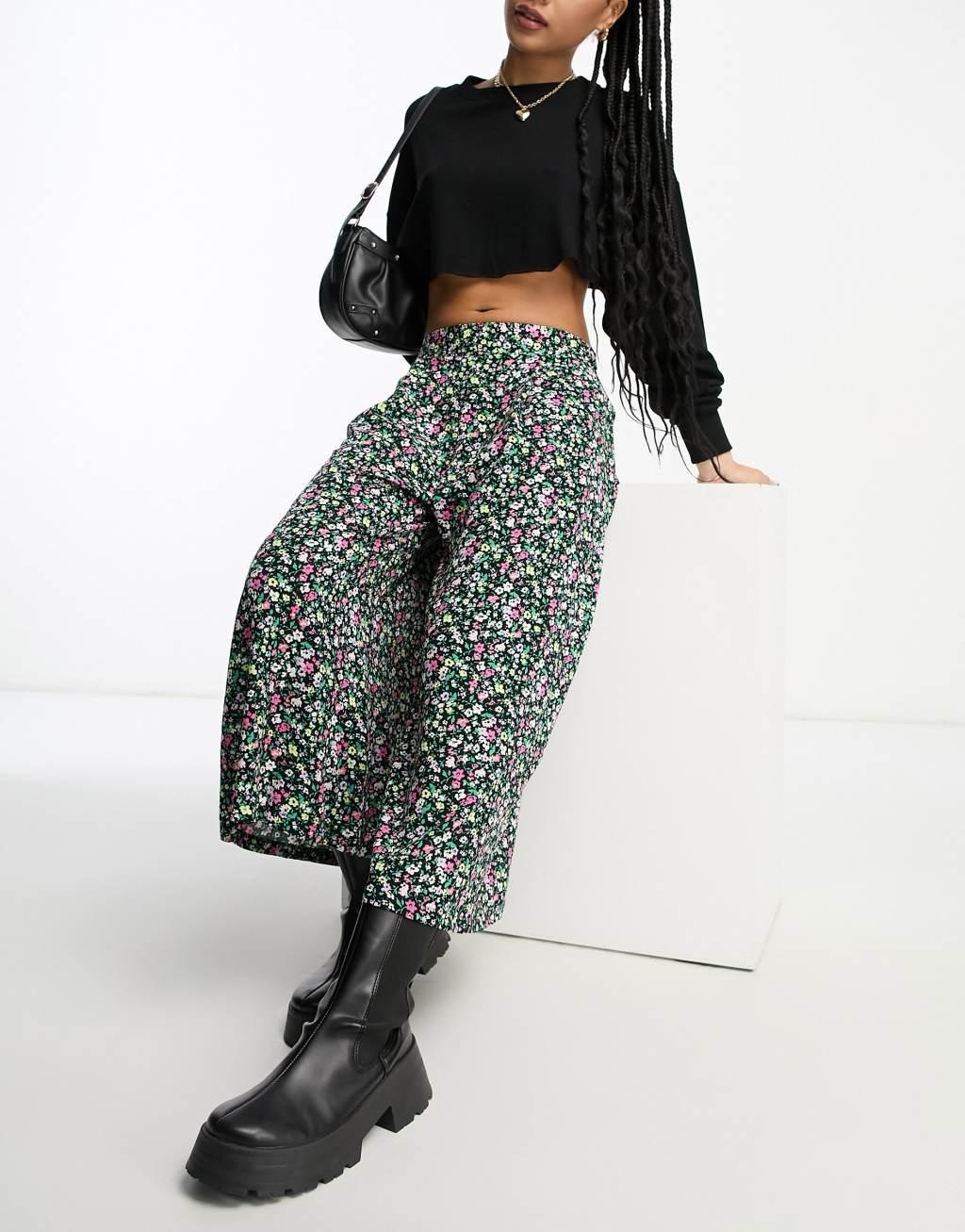 New Look Petite wide leg crop pants Product Image
