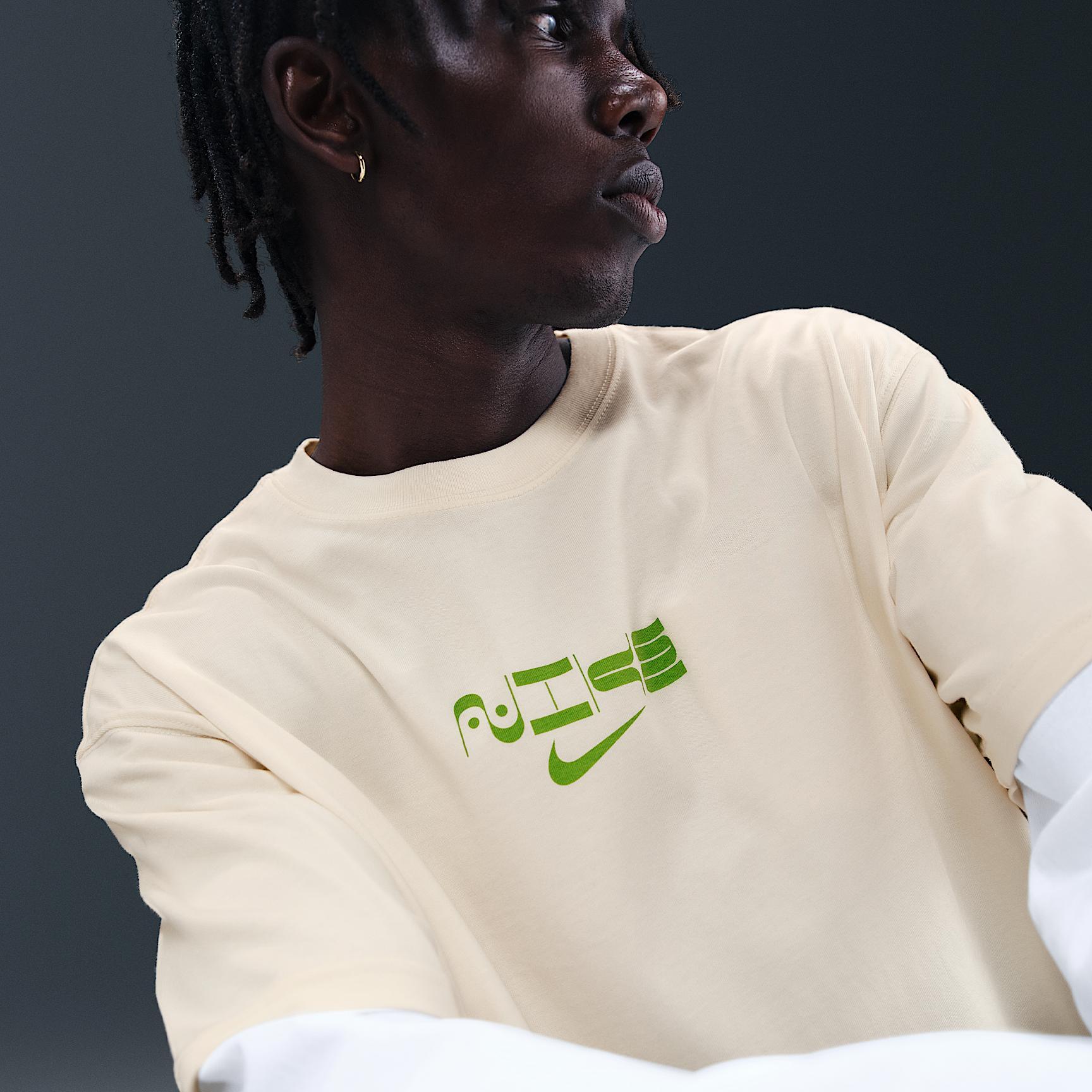 Nike Sportswear Men's Max90 T-Shirt Product Image