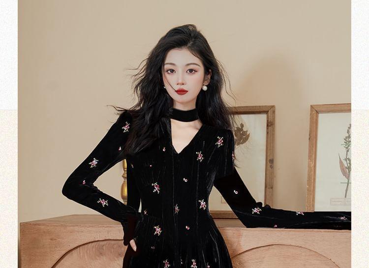 Long-Sleeve Cutout Velvet Maxi A-Line Dress Product Image