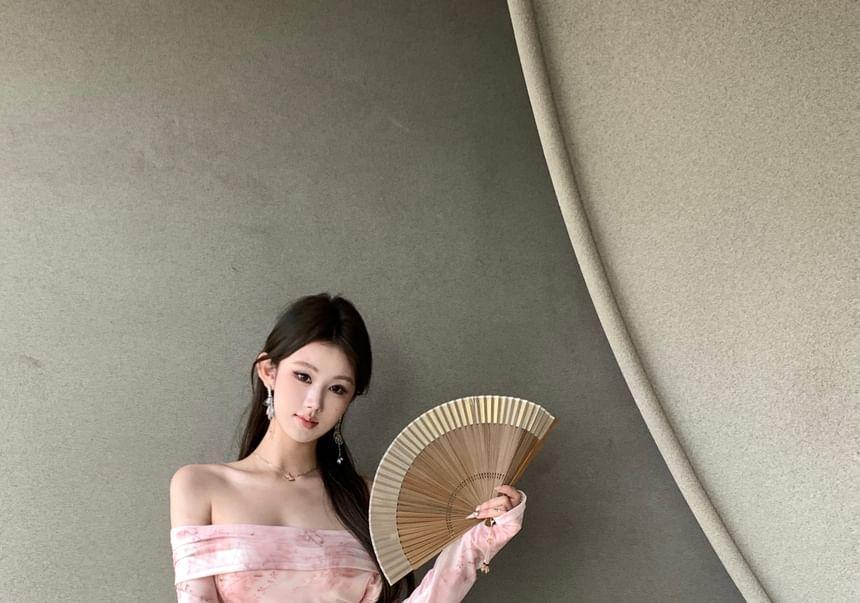 Long-Sleeve Off-Shoulder Floral Midi Sheath Dress Product Image