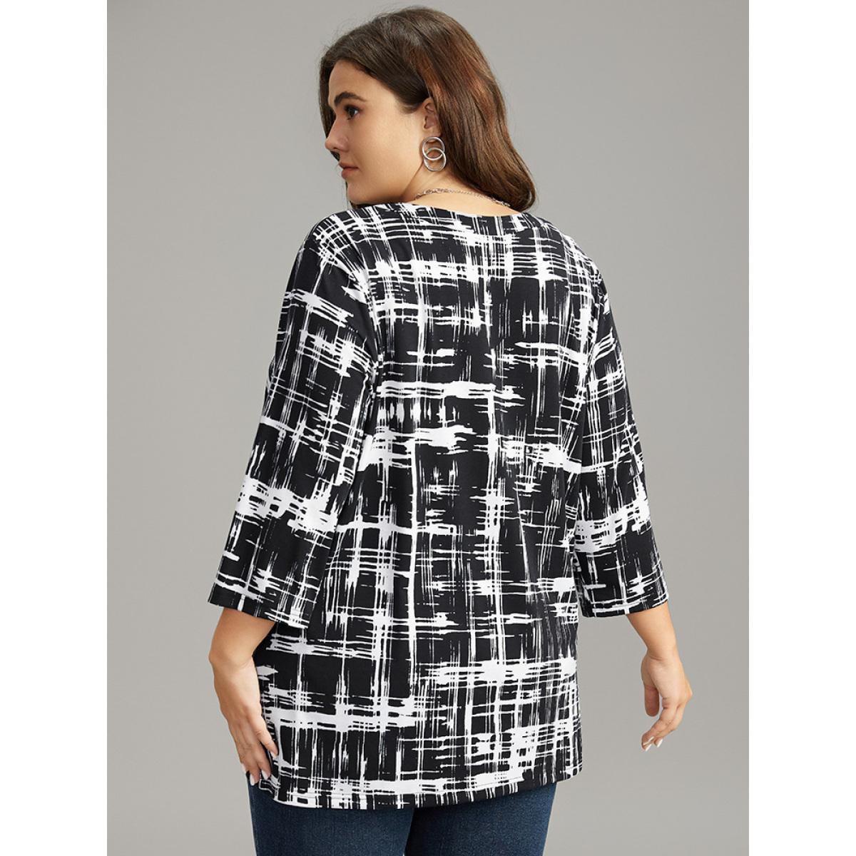 Plus Size Contrast Colorblock Notched Plicated T-shirt Black Women Elegant Contrast Colorblock Notched collar Dailywear T-shirts BloomChic 30/6X Product Image