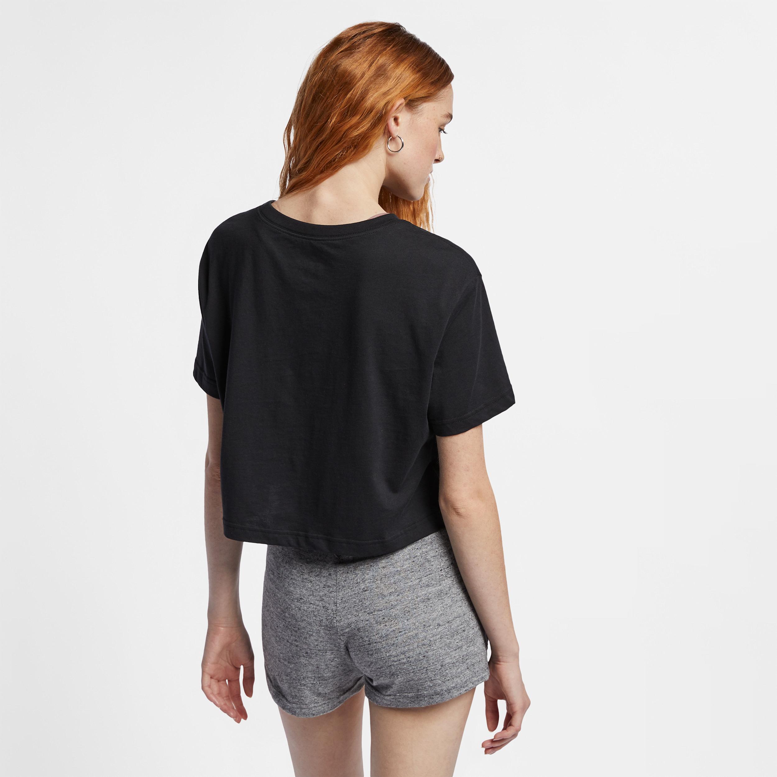Nike Sportswear Essential Women's Cropped Logo T-Shirt Product Image
