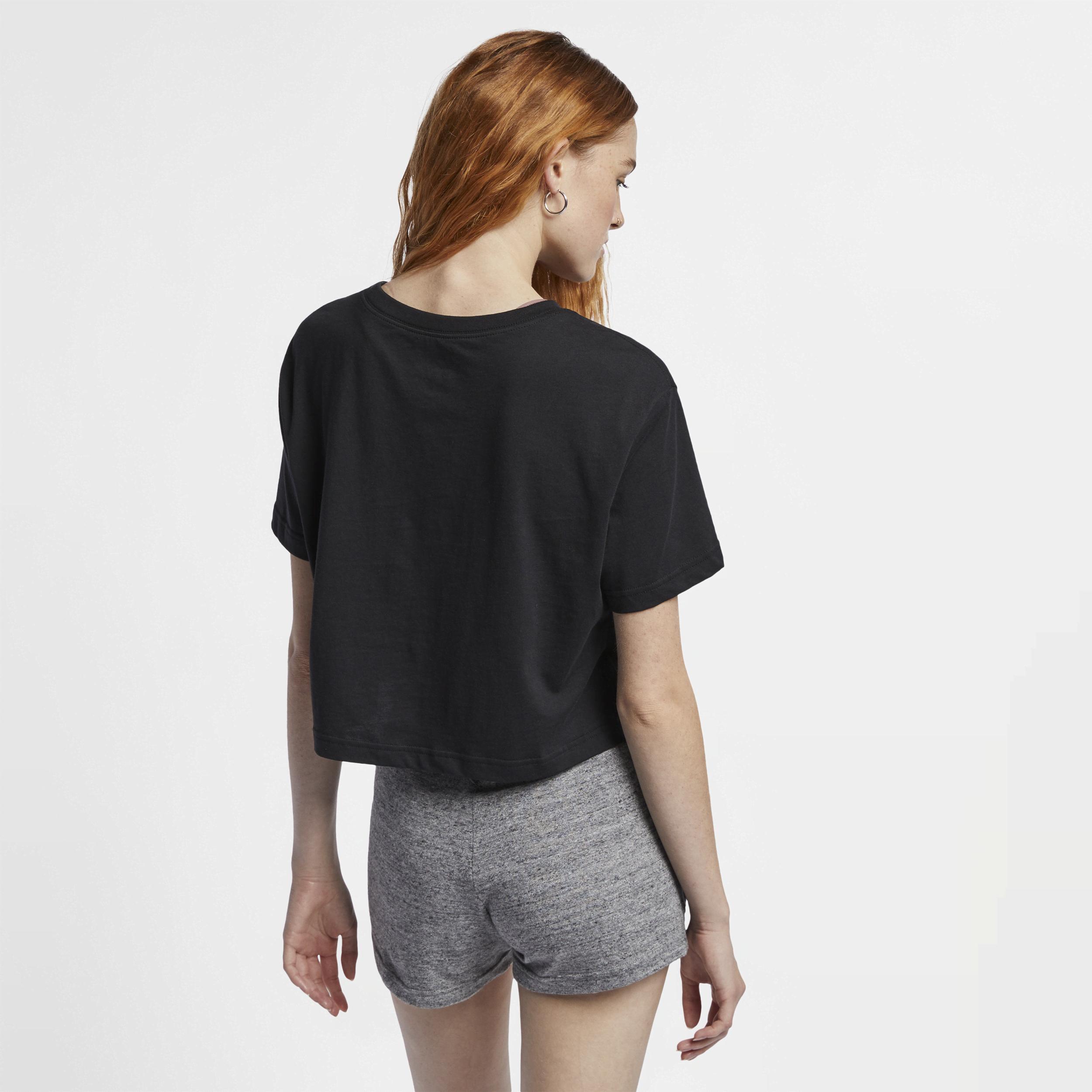 Nike Sportswear Essential Women's Cropped Logo T-Shirt Product Image