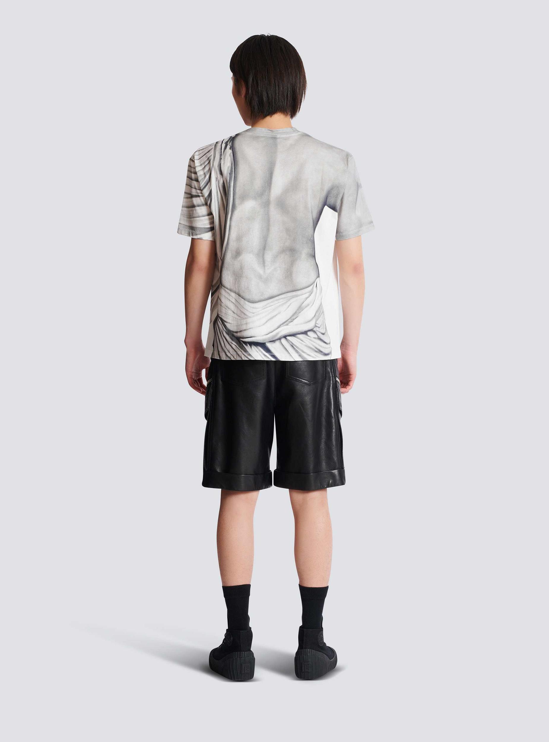 Logo T-shirt with Statue print Product Image