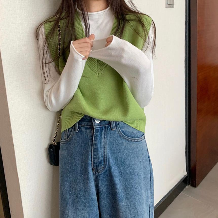 V-Neck Sweater Vest / Long-Sleeve Mock-Neck Top Product Image