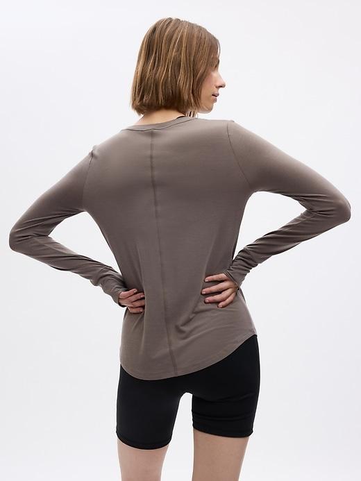 GapFit Breathe T-Shirt Product Image